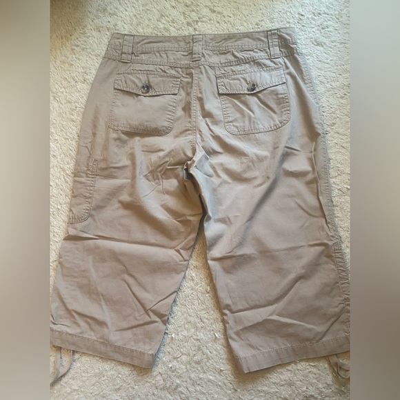 5/$20 Capri cargo pants - Picture 6 of 7